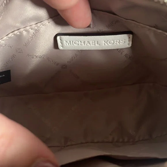 Micheal Kors belt bag - Picture 6 of 9